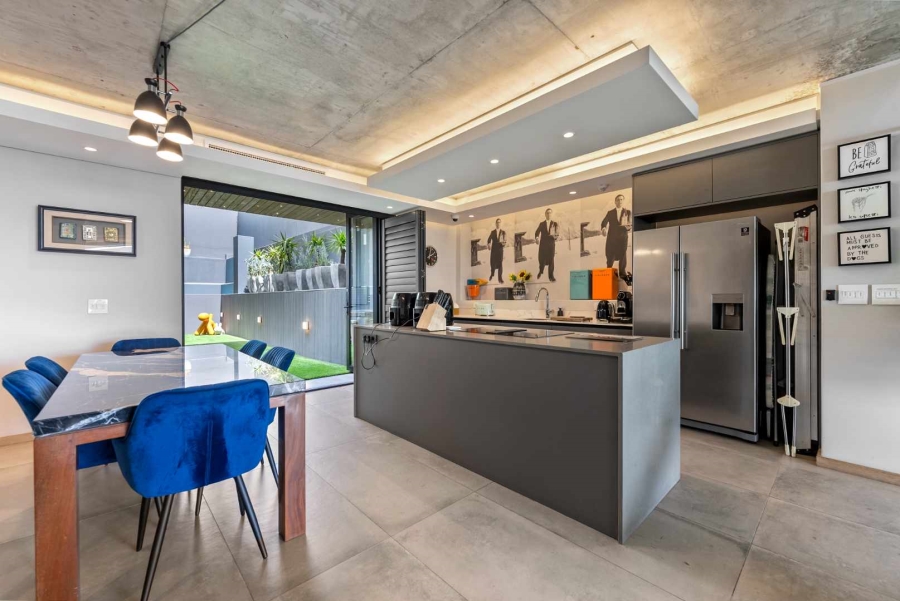 3 Bedroom Property for Sale in Sea Point Western Cape